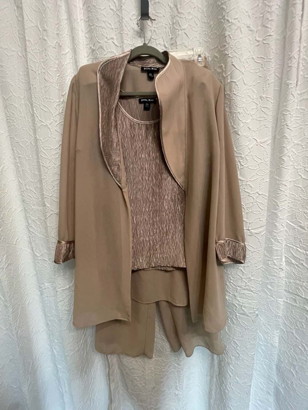 Dana Kay 3 Piece Pant Set Size 16W Gold Chiffon Pleated Tank Jacket Pants